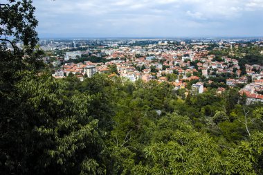 Plovdiv, Bulgaristan 11 Haziran 2017: Muhteşem panoramik şehir Plovdiv üzerinden Bunardzhik tepe tepe (libertadors Tepesi), Bulgaristan