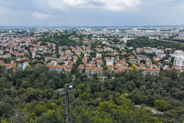 Plovdiv, Bulgaristan 11 Haziran 2017: Muhteşem panoramik şehir Plovdiv üzerinden Bunardzhik tepe tepe (libertadors Tepesi), Bulgaristan
