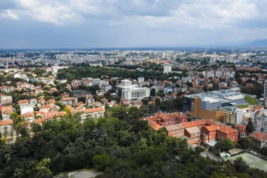 Plovdiv, Bulgaristan 11 Haziran 2017: Muhteşem panoramik şehir Plovdiv üzerinden Bunardzhik tepe tepe (libertadors Tepesi), Bulgaristan