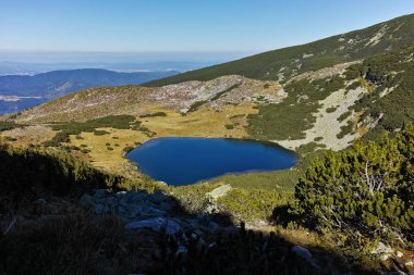 Muhteşem manzara Yonchevo Gölü, Rila Dağı, Bulgaristan