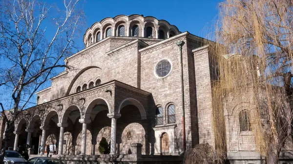 Sofia, Bulgaristan - 20 Aralık 2016: Katedral kilise St. Nedelya Sofya, Bulgaristan