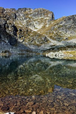 Muhteşem manzara Elenski göl ve Malyovitsa tepe, Rila Dağı, Bulgaristan