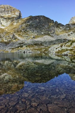 Muhteşem manzara Elenski göl ve Malyovitsa tepe, Rila Dağı, Bulgaristan