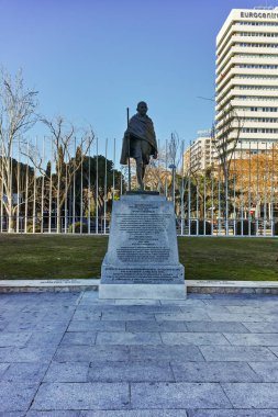 Madrid, İspanya - 21 Ocak 2018: Mahatma Gandi Memorialat Paseo de la Castellana street City, Madrid, İspanya