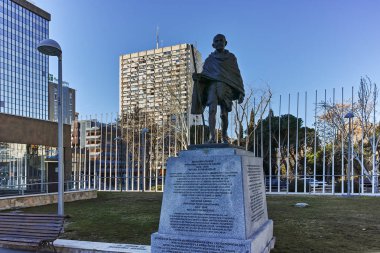 Madrid, İspanya - 21 Ocak 2018: Mahatma Gandi Memorialat Paseo de la Castellana street City, Madrid, İspanya