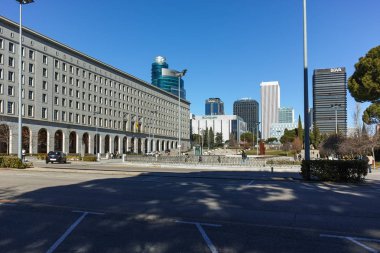 Madrid, İspanya - 21 Ocak 2018: İş binalar Paseo de la Castellana Street City, Madrid, İspanya