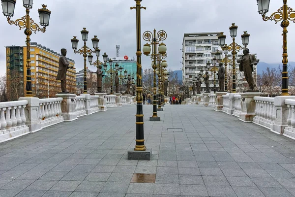 Skopje República Macedônia Fevereiro 2018 Ponte Arte Rio Vardar Cidade — Fotografia de Stock