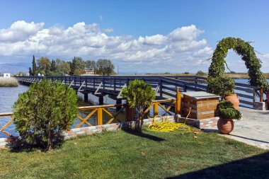 Porto Lagos, Yunanistan - 23 Eylül 2017: Saint Nicholas Porto Lagos, Doğu Makedonya ve Trakya, Yunanistan iki ada üzerinde bulunan manastır