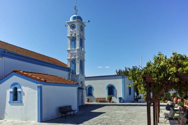 Porto Lagos, Yunanistan - 23 Eylül 2017: Saint Nicholas Porto Lagos, Doğu Makedonya ve Trakya, Yunanistan iki ada üzerinde bulunan manastır