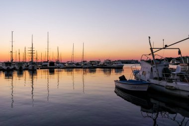 Sozopol, Bulgaristan-11 Temmuz 2016: Sunset deniz manzarası üzerinde bağlantı noktası Sozopol, Burgaz bölge, Bulgaristan