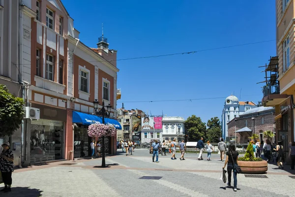 Plovdiv, Bulgaristan - 10 Haziran 2017: Panorama Knyaz Alexander ben Plovdiv, Bulgaristan şehirde sokak