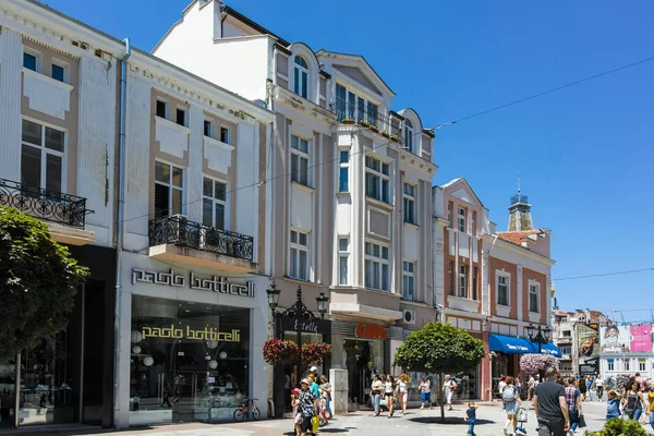 Plovdiv, Bulgaristan - 10 Haziran 2017: Panorama Knyaz Alexander ben Plovdiv, Bulgaristan şehirde sokak
