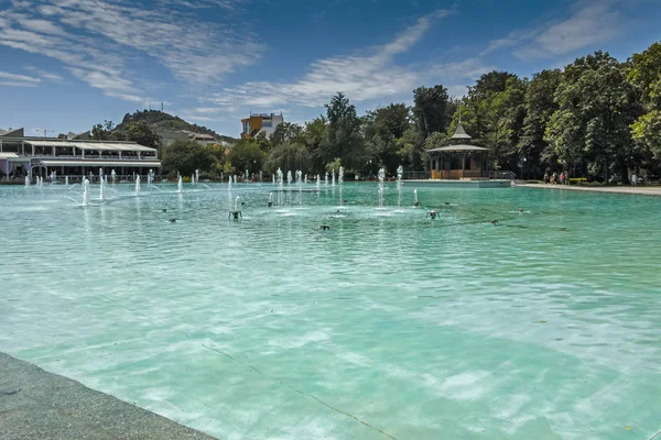 Plovdiv, Bulgaristan - 10 Haziran 2017: Panoramik şarkı çeşmeler şehir Plovdiv, Bulgaristan