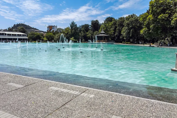 Plovdiv, Bulgaristan - 10 Haziran 2017: Panoramik şarkı çeşmeler şehir Plovdiv, Bulgaristan