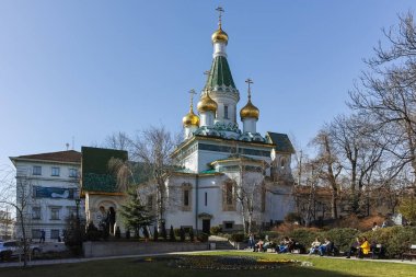 Sofia, Bulgaristan - 17 Mart 2018: Sofya, Bulgaristan'ın altın kubbe Rus Kilisesi görünümünü şaşırtıcı