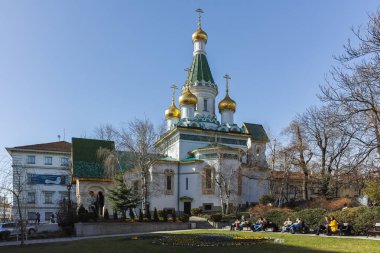 Sofia, Bulgaristan - 17 Mart 2018: Sofya, Bulgaristan'ın altın kubbe Rus Kilisesi görünümünü şaşırtıcı