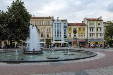 Plovdiv, Bulgaristan - 9 Haziran 2017: Walking street City, Plovdiv, Bulgaristan gün batımı görünümü