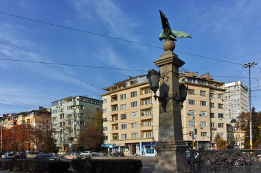 Sofia, Bulgaristan - 7 Kasım 2017: Sunset görünümünü kartal köprüsü üzerinde Perlovska nehir, Sofia, Bulgaristan