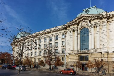 Sofia, Bulgaristan - 7 Kasım 2017: Gün batımı görünümü Üniversitesi Sofya St. Kliment Ohridski, Bulgaristan