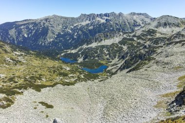 Vasilashki göller ve Polezhan tepe, Pirin Dağı, Bulgaristan muhteşem görünümü