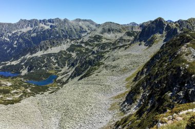 Vasilashki göller ve Polezhan tepe, Pirin Dağı, Bulgaristan muhteşem görünümü