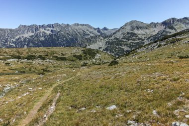 Muhteşem yaz manzara Pirin Dağı ile Polezhan tepe, Bulgaristan