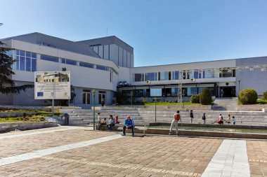 Sandanski, Bulgaristan - 4 Nisan 2018: Merkezi ve Yaya Caddesi kasabasında Sandanski, Bulgaristan