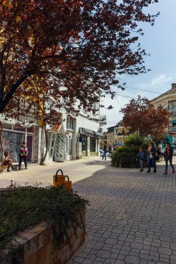Petrich, Bulgaristan - 6 Nisan 2018: Şehir Petrich, bölge Yukarı Cuma, Bulgaristan ortasına insanlar