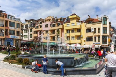Petrich, Bulgaristan - 6 Nisan 2018: Şehir Petrich, bölge Yukarı Cuma, Bulgaristan ortasına insanlar