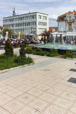 Petrich, Bulgaristan - 6 Nisan 2018: Şehir Petrich, bölge Yukarı Cuma, Bulgaristan ortasına insanlar