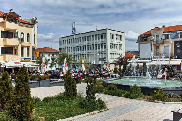 Petrich Bulgarien April 2018 Walking Personer Centrum Staden Petrich Regionen — Stockfoto