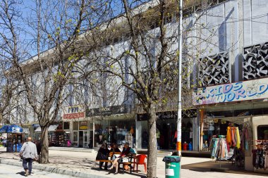 Sandanski, Bulgaristan - 4 Nisan 2018: Merkezi ve Yaya Caddesi kasabasında Sandanski, Bulgaristan