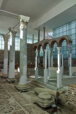 Sandanski, Bulgaristan - 4 Nisan 2018: Harabeleri, piskoposluk Sandanski, Bulgaristan kasabasında Bazilikası ile karmaşık