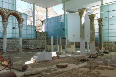 Sandanski, Bulgaristan - 4 Nisan 2018: Harabeleri, piskoposluk Sandanski, Bulgaristan kasabasında Bazilikası ile karmaşık