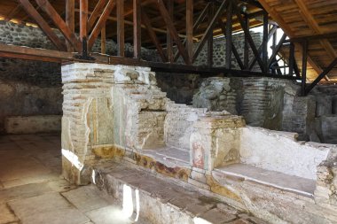 Sandanski, Bulgaristan - 4 Nisan 2018: Harabeleri, piskoposluk Sandanski, Bulgaristan kasabasında Bazilikası ile karmaşık