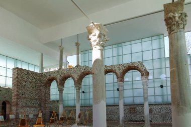 Sandanski, Bulgaristan - 4 Nisan 2018: Harabeleri, piskoposluk Sandanski, Bulgaristan kasabasında Bazilikası ile karmaşık