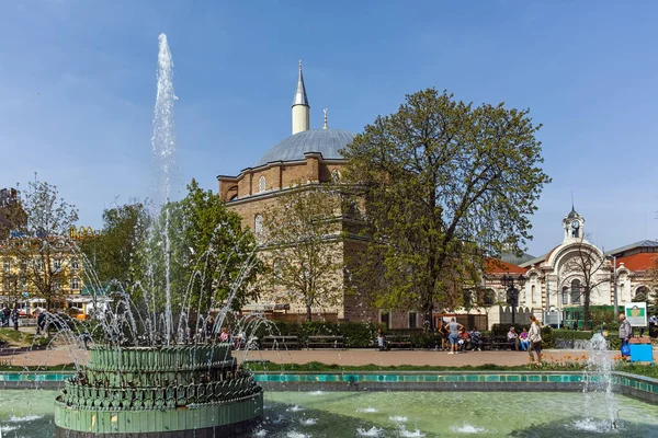 Sofia Bulgarien April 2018 Banya Bashi Mosque Och Trädgård Centralt — Stockfoto