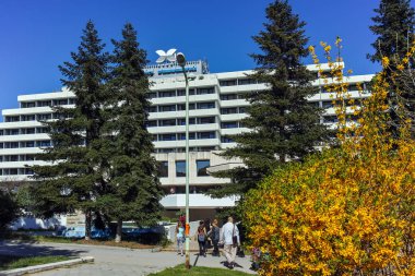 Sandanski, Bulgaristan - 4 Nisan 2018: Merkezi ve Yaya Caddesi kasabasında Sandanski, Bulgaristan