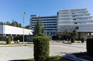 Sandanski, Bulgaristan - 4 Nisan 2018: Merkezi ve Yaya Caddesi kasabasında Sandanski, Bulgaristan