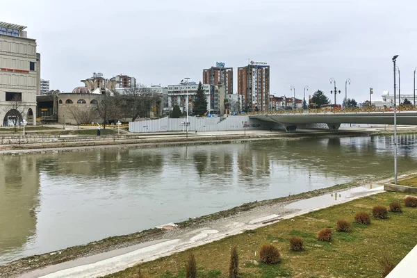 Skopje Republic Macedonia February 2018 Vardar River Passing City Skopje — Stock Photo, Image