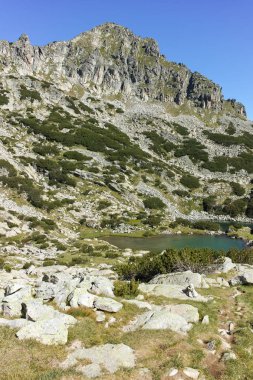 Dzhangal tepe ve Samodivski gölleri, Pirin Dağı, Bulgaristan ile muhteşem manzara