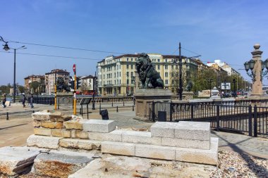 Sofia, Bulgaristan - 13 Nisan 2018: Panoramik aslanın köprüden Vladaya nehir, Sofia, Bulgaristan