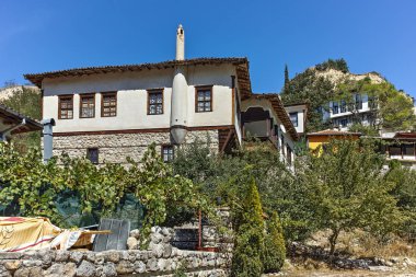 Melnik, Bulgaristan - 7 Eylül 2017: On dokuzuncu yüzyılın eski evlerde kasaba, Melnik, bölge Yukarı Cuma, Bulgaristan