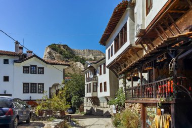 Melnik, Bulgaristan - 7 Eylül 2017: On dokuzuncu yüzyılın eski evlerde kasaba, Melnik, bölge Yukarı Cuma, Bulgaristan
