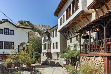 Melnik, Bulgaristan - 7 Eylül 2017: On dokuzuncu yüzyılın eski evlerde kasaba, Melnik, bölge Yukarı Cuma, Bulgaristan