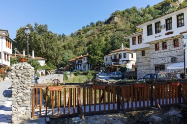 Melnik, Bulgaristan - 7 Eylül 2017: On dokuzuncu yüzyılın eski evlerde kasaba, Melnik, bölge Yukarı Cuma, Bulgaristan
