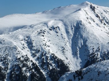 Todorka tepe, Pirin Dağı, Bulgaristan üzerinden muhteşem kış manzarası