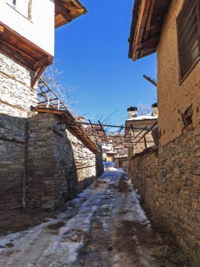 Otantik ondokuzuncu yüzyıl evleriyle Leshten Köyü, Blagoevgrad Bölgesi, Bulgaristan
