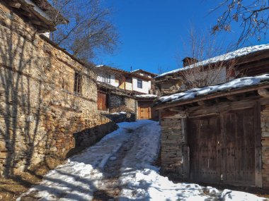 Otantik ondokuzuncu yüzyıl evleriyle Leshten Köyü, Blagoevgrad Bölgesi, Bulgaristan
