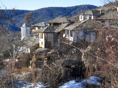 Otantik ondokuzuncu yüzyıl evleriyle Leshten Köyü, Blagoevgrad Bölgesi, Bulgaristan